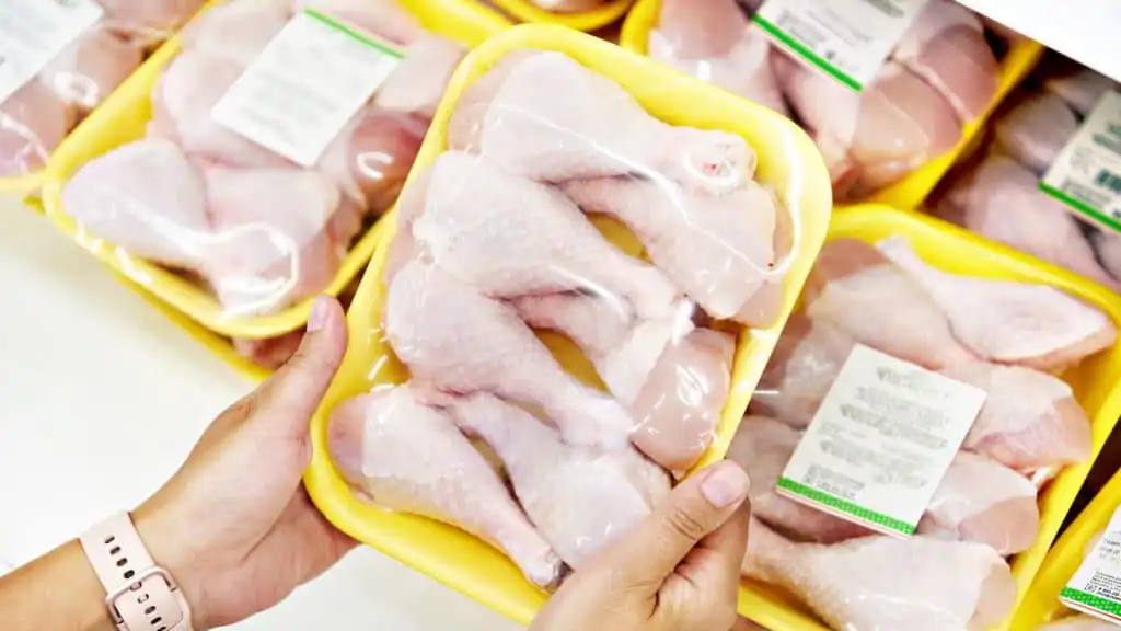10 Benefits of Buying Chicken From a Butcher. 1 10 Benefits of Buying Chicken From a Butcher.
